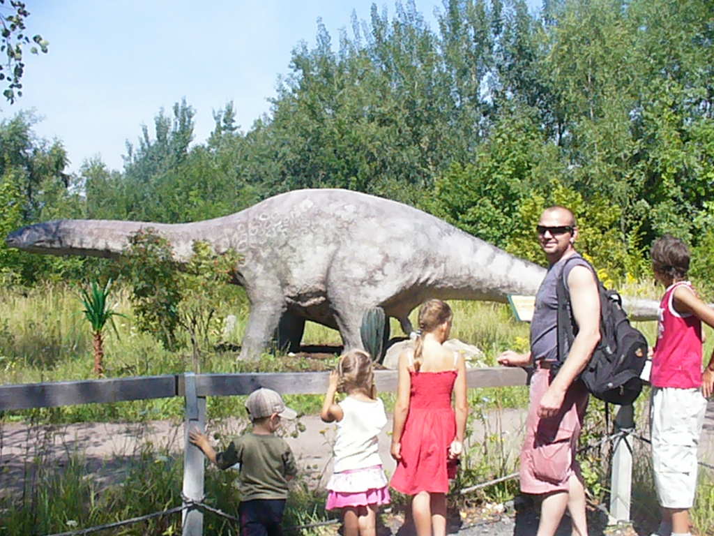 Dinopark-se strejdou Michalem,Veri a Sakou