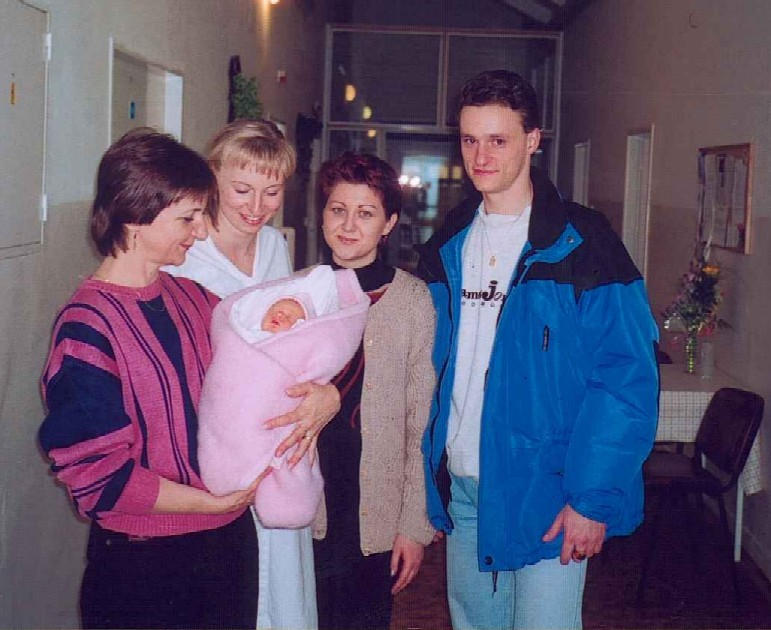 Poprv s babi Danou, strejdou Petrem a tetou Petrou_bezen 2003